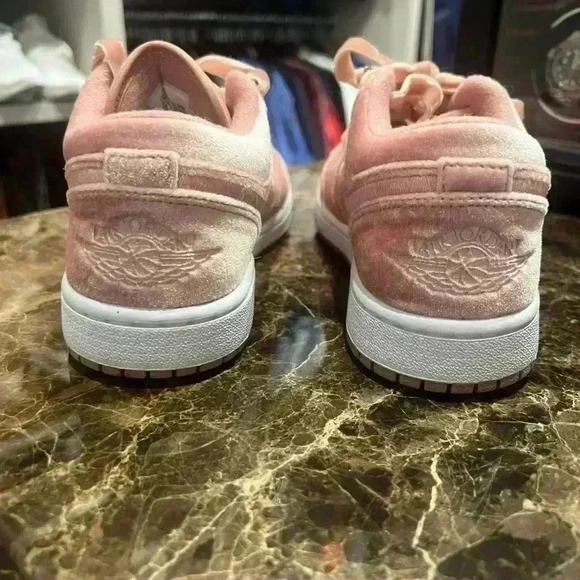 Nike Air Jordon 1 Low Low SE Pink Velvet/White- Size 7.5 - Picture 9 of 10